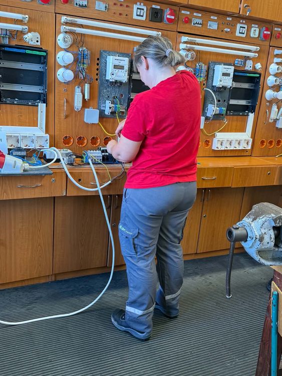 Felnőtt erősáramú technikus tanulóink teljesítették a szakmai vizsga gyakorlati részét
