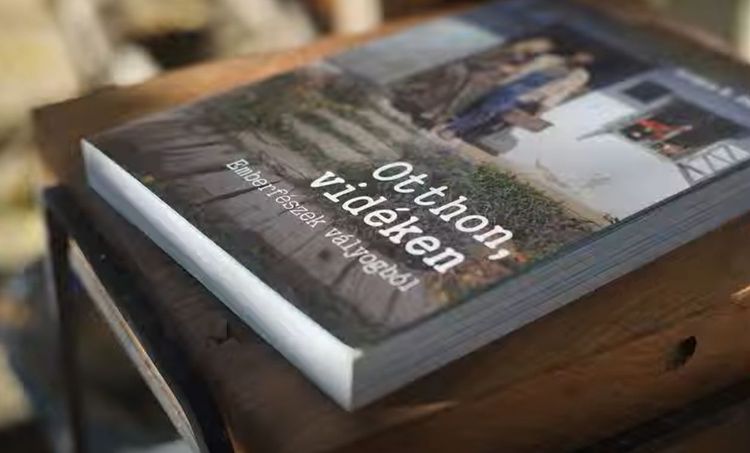 Otthon, vidéken Emberfészek vályogból