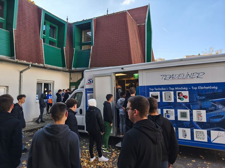 A Schrack Technik Kft.  szakmai előadást tartott a Széchenyiben