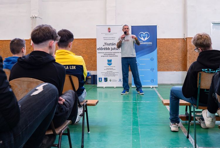 „Tisztán előrébb jutsz!” drogprevenciós program a Széchenyiben