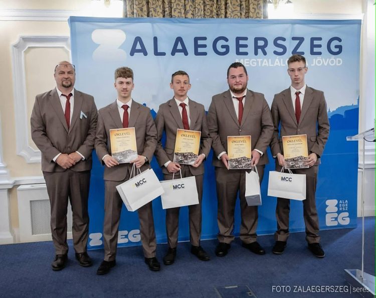 Tanulmányi és sportversenyeken kiemelkedően szereplő tanulók