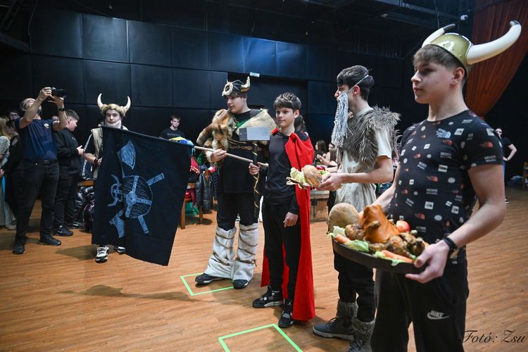 Viking étlap a városi gólyaavatón