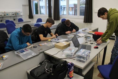 elektronika szakkor_nov_2025 (3).jpg